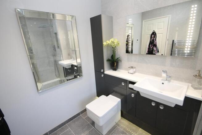 En-suite Shower