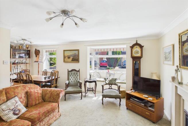 CAM04201G0-PR0077-STILL041