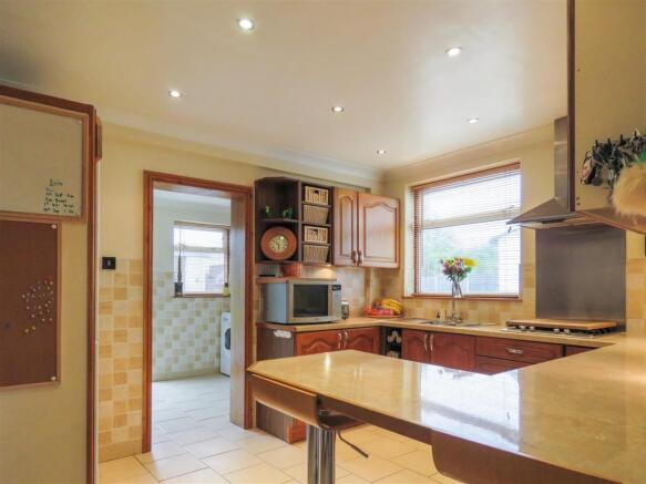 Kitchen 2.JPG