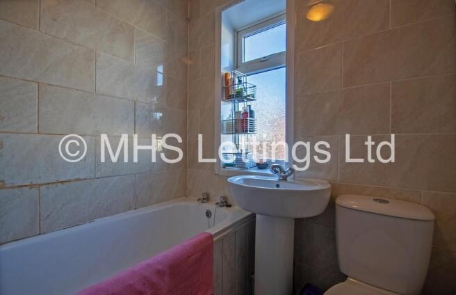 4 bed Terraced to rent Image 8