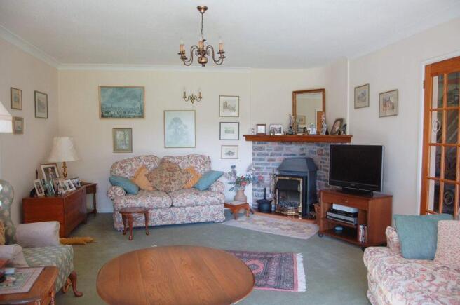 MAIN LOUNGE