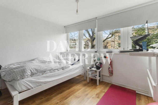 4 Levison Way N19...