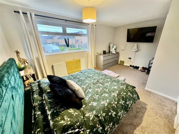 BEDROOM 1V.jpg
