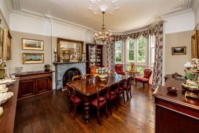 6 bed Detached for sale Image 8