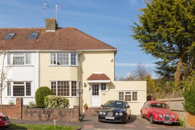 Front garden & off r