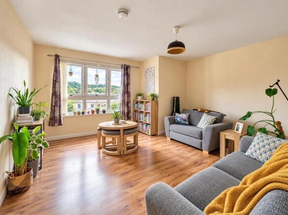 Flat 2 Wellwood Court Dundee-3.jpg