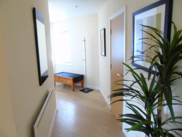 2 bed Penthouse to rent Image 7