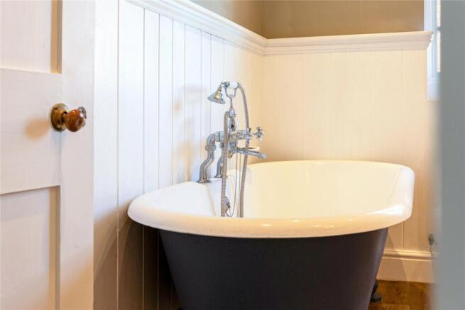 Roll Top Bath