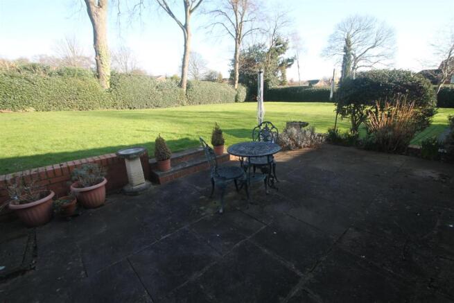 18 Maryvale Court 01