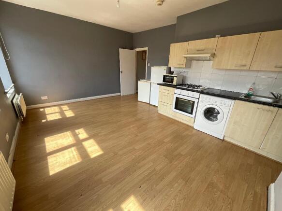 LIVING ROOM/KITCHEN 17'1 x 13'1