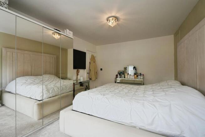 3 bed Semi-Detached for sale Image 11