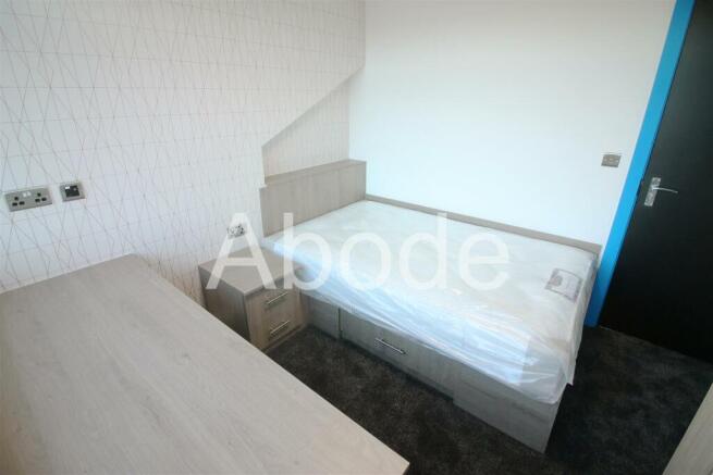 4 bed House to rent Image 7