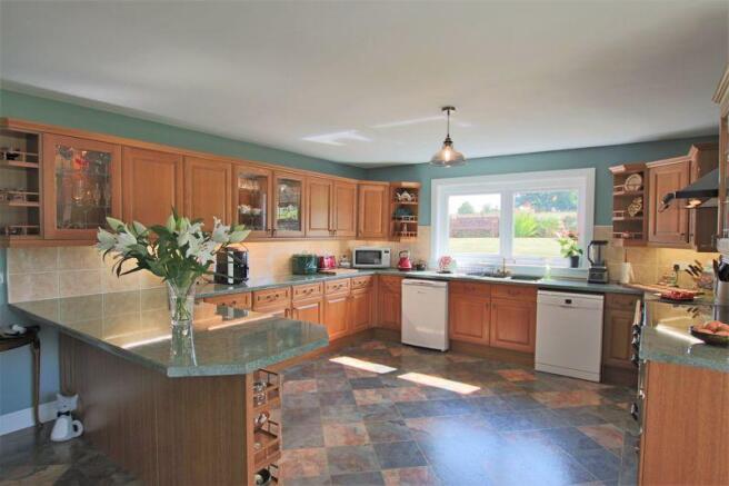Kitchen/Dining...