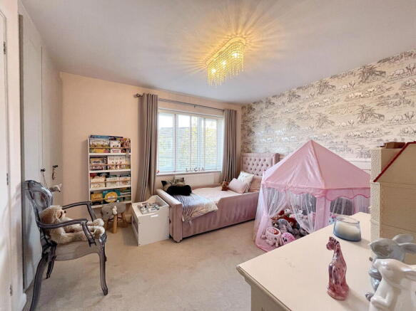 4 bed Detached for sale Image 12