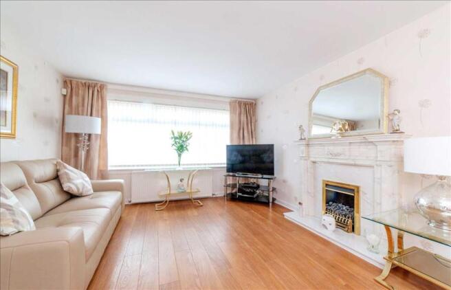 Living Room / Dining