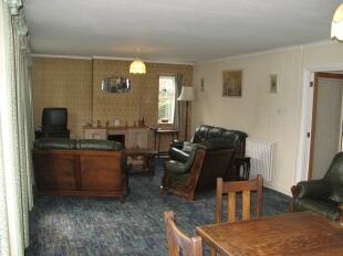 Lounge/Dining Area