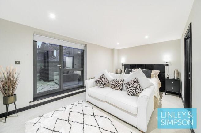 2 bed Flat to rent Image 12