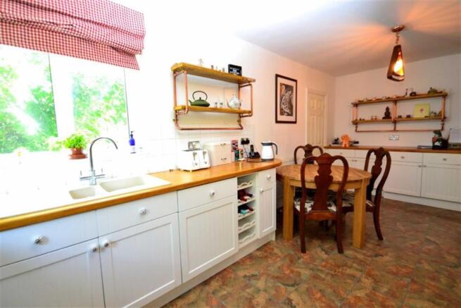 ADDITIONAL IMAGE DINING KITCHEN