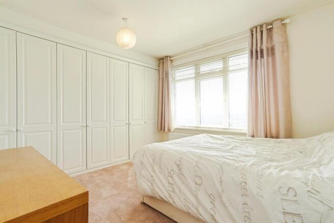 4 bed Detached for sale Image 8