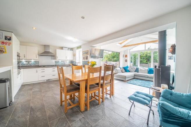 4 bed Detached for sale Image 4