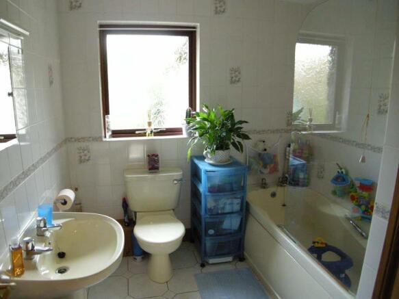 FAMILY BATHROOM