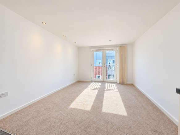 Spacious Top Floor Apartment with Secure Parking