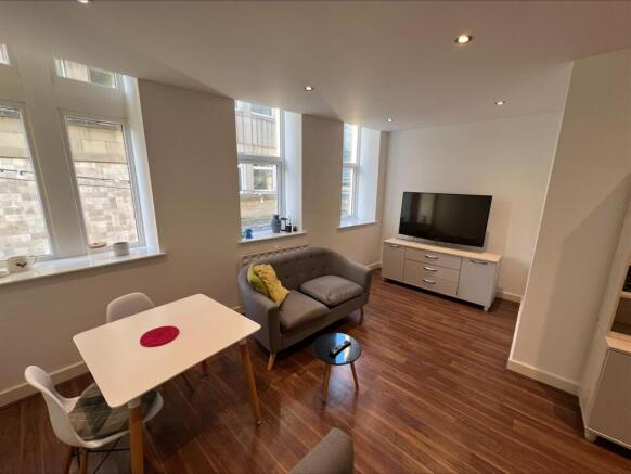 1 bed Apartment to rent Image 2