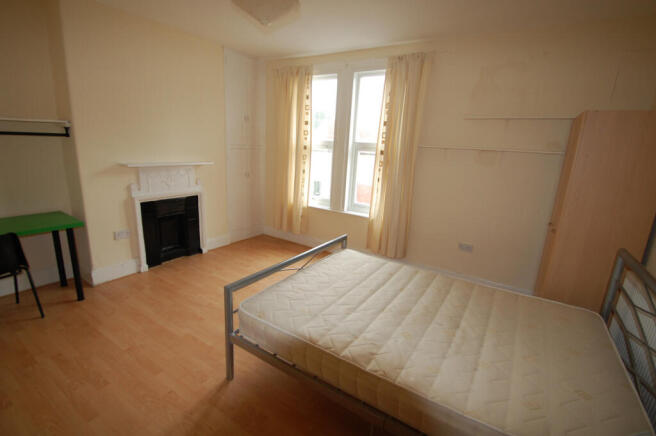 6 bed House to rent Image 7