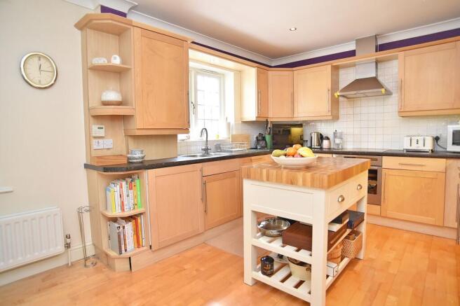 3 bed Apartment for sale Image 5