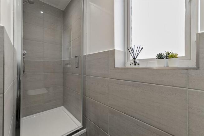 3HousefieldWay_Ensuite-4.jpg