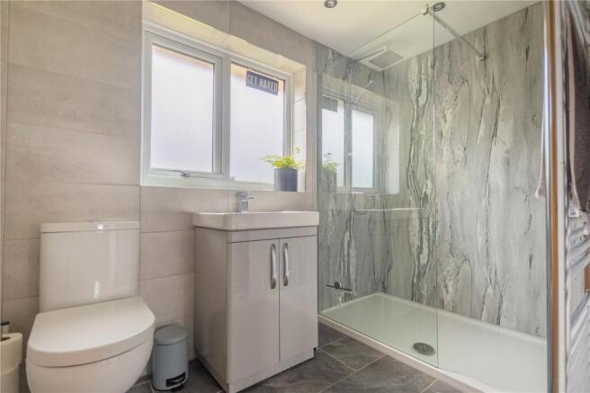 4 bed Detached for sale Image 11