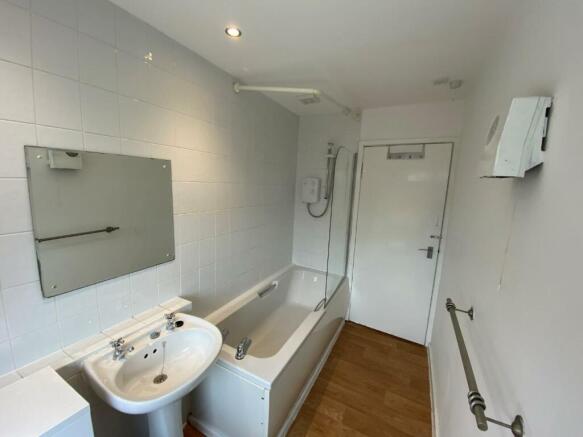 Bathroom 2.jpg