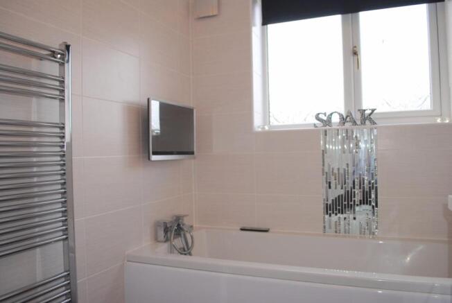 Bathroom 1.JPG