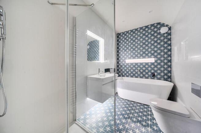 2 bed Mews to rent Image 10