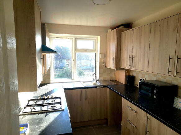 2 bed flat to rent Nicola Close, Harrow Weald HA3