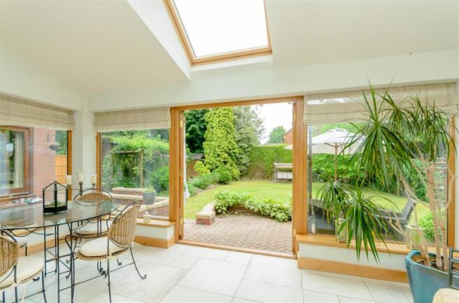 8345664-interior14.jpg