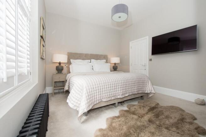 6 bed Detached for sale Image 4