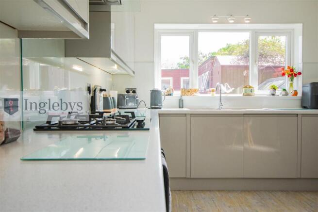 4 bed Detached for sale Image 6