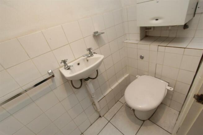Downstairs WC.JPG