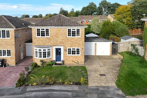 Challenor Close, Finchampstead, RG40