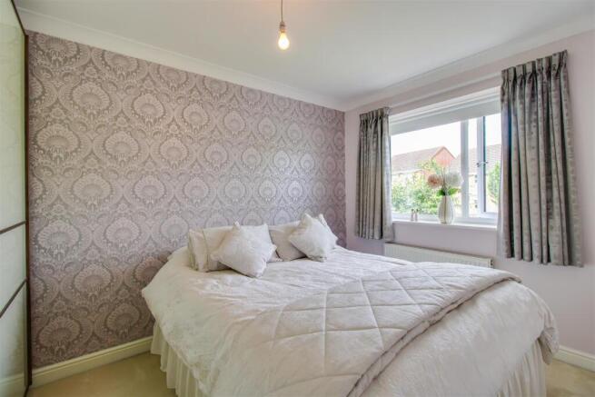 4 bed Detached for sale Image 10