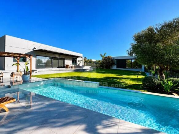 Villa with sea views in Binisafua