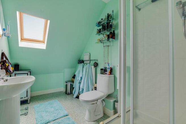 Ensuite to Bed 1