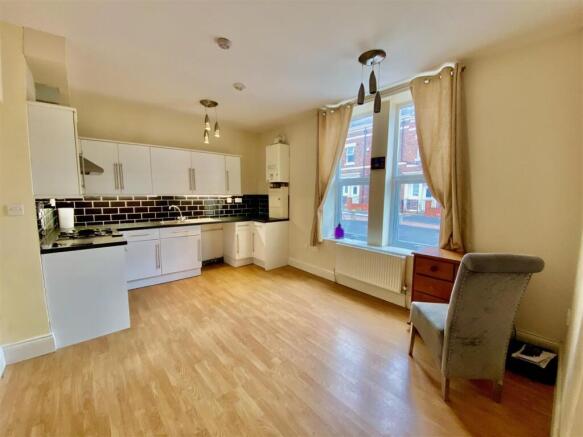 LOUNGE/KITCHEN