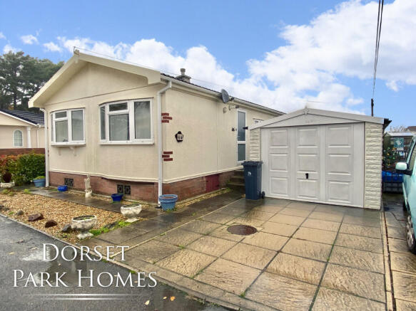2-bed caravan on Holton Heath Park, Wareham Road, Poole, Dorset, BH16, £150,000