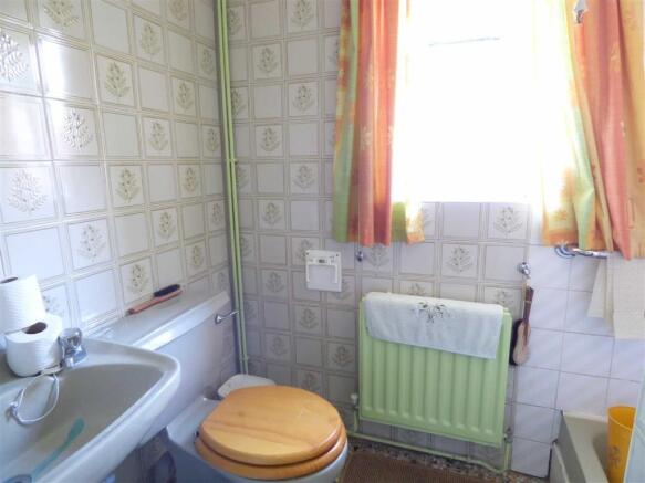 SHOWER ROOM