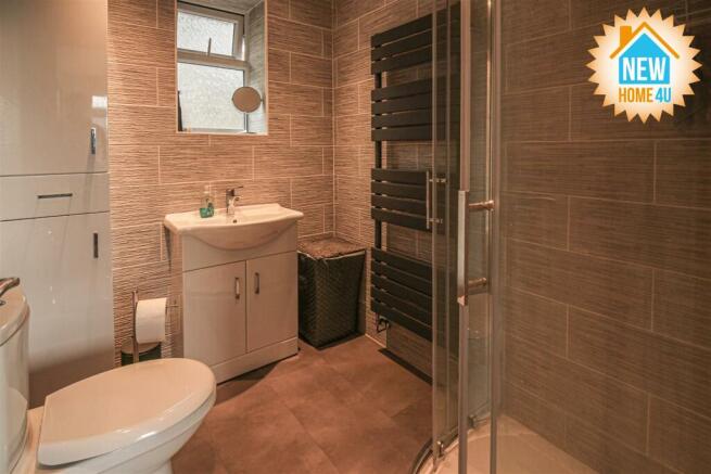 EN SUITE: