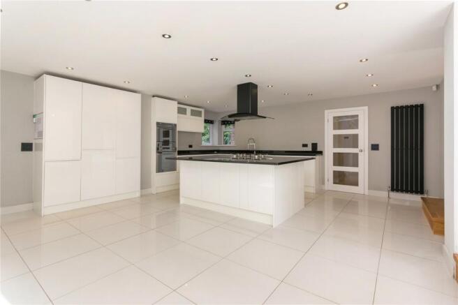 Kitchen/B'fast Room