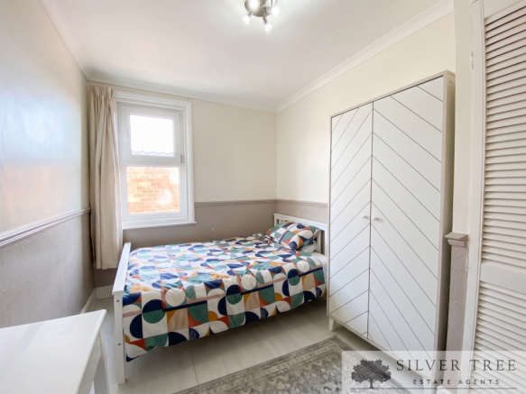 5 bed Terraced for sale Image 9
