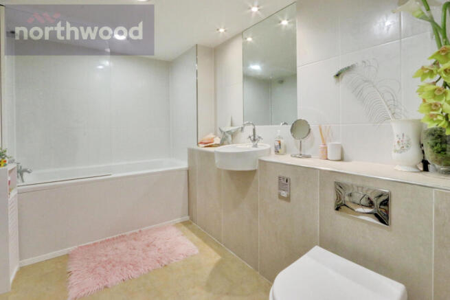 2 bed Flat for sale Image 7